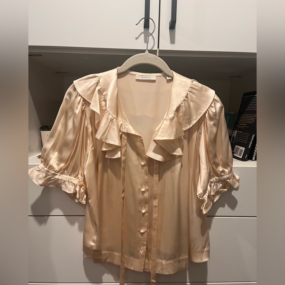 Doen silk ruffle blouse in Candlelight. Small